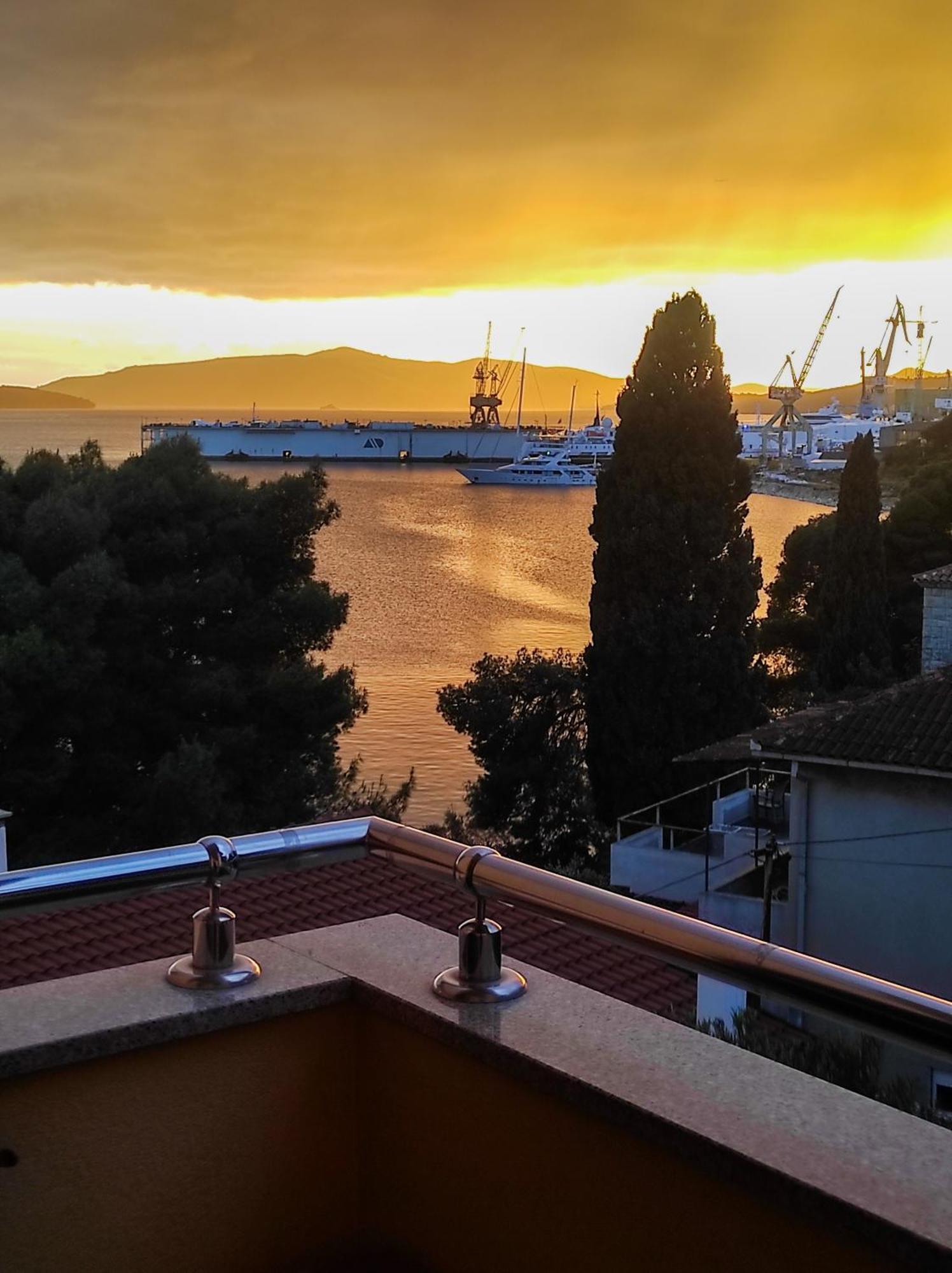 Villa Penava, Private Beach, Pool And 7Min To Trogir Exterior photo