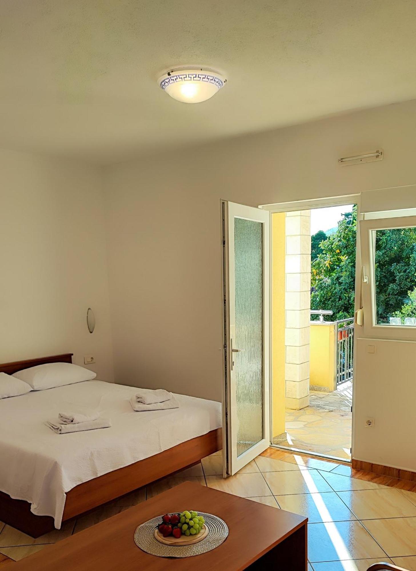 Villa Penava, Private Beach, Pool And 7Min To Trogir Room photo